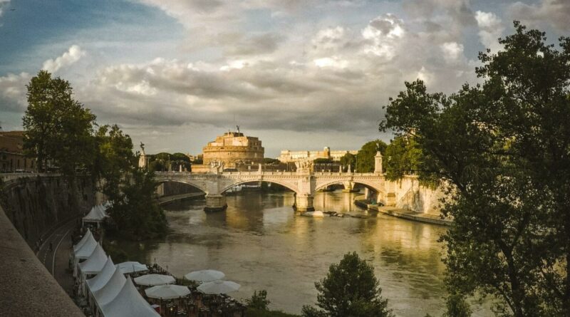 Rome - Vue du Tibre et du château Saint-Ange