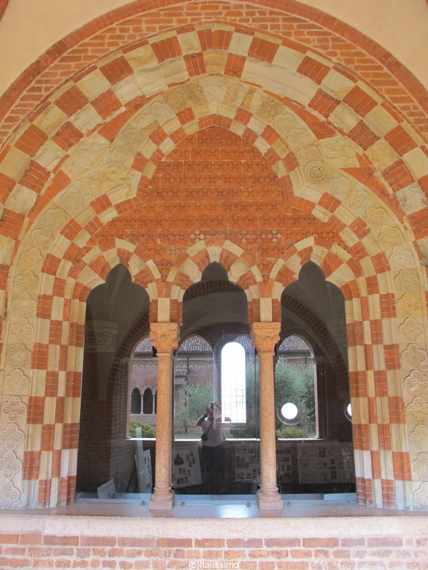 Abbaye de Chiaravalle della Colomba - Fenêtre sur cloitre 2