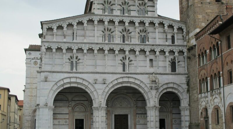 LUCQUES - Cathédrale Saint-Martin - Facade (2)