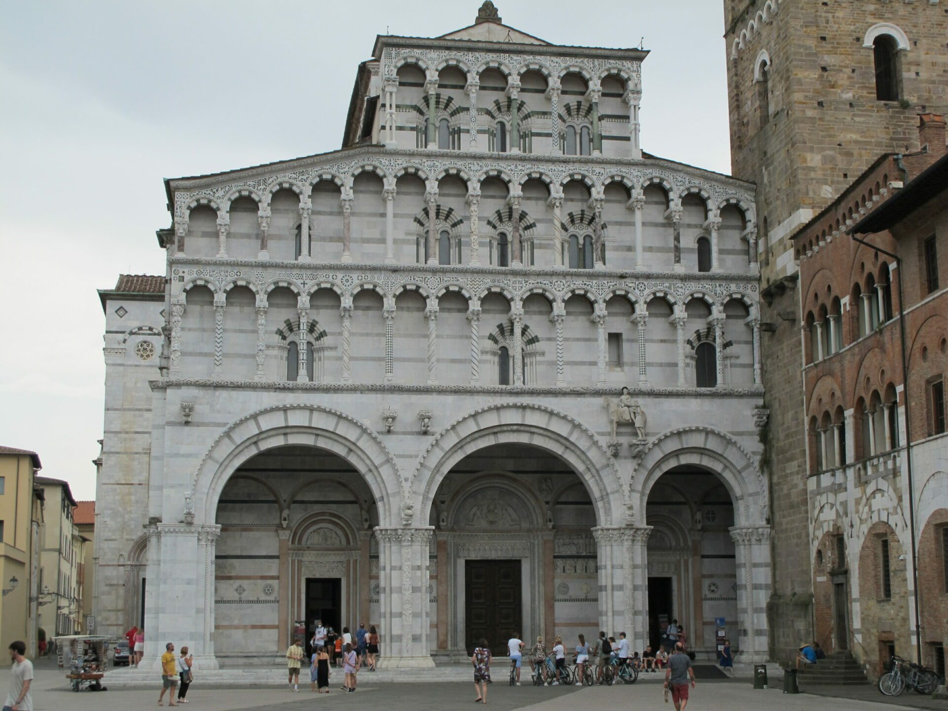 LUCQUES - Cathédrale Saint-Martin - Facade (2)