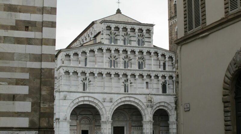 LUCQUES - Cathédrale Saint-Martin - Facade