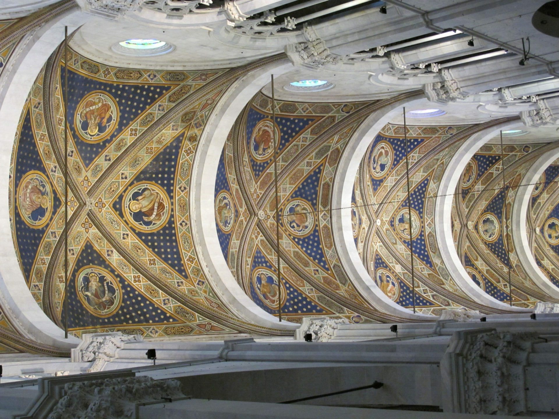 LUCQUES - Cathédrale Saint-Martin - Nef centrale