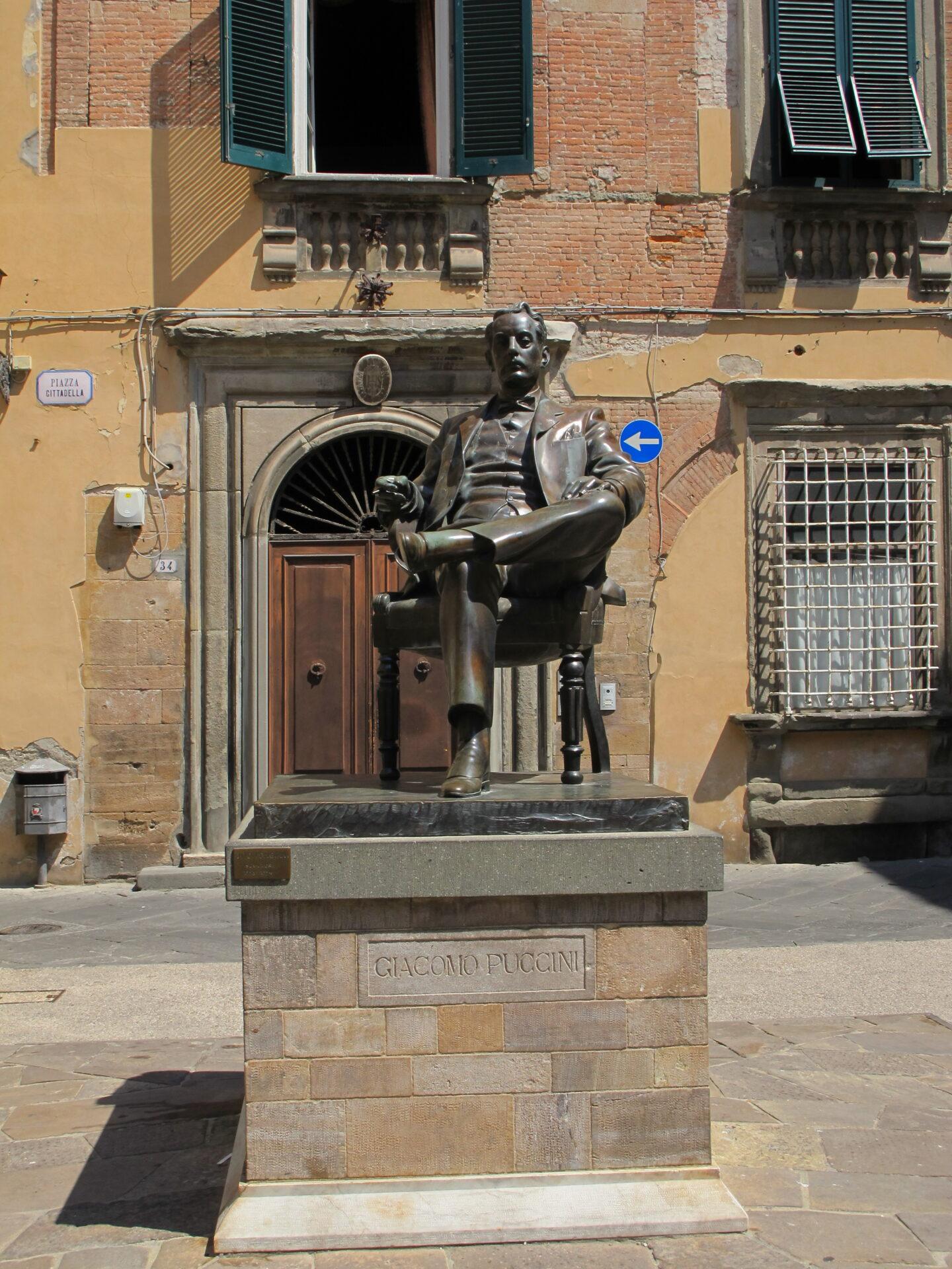 LUCQUES - Statue de Giacomo Puccini