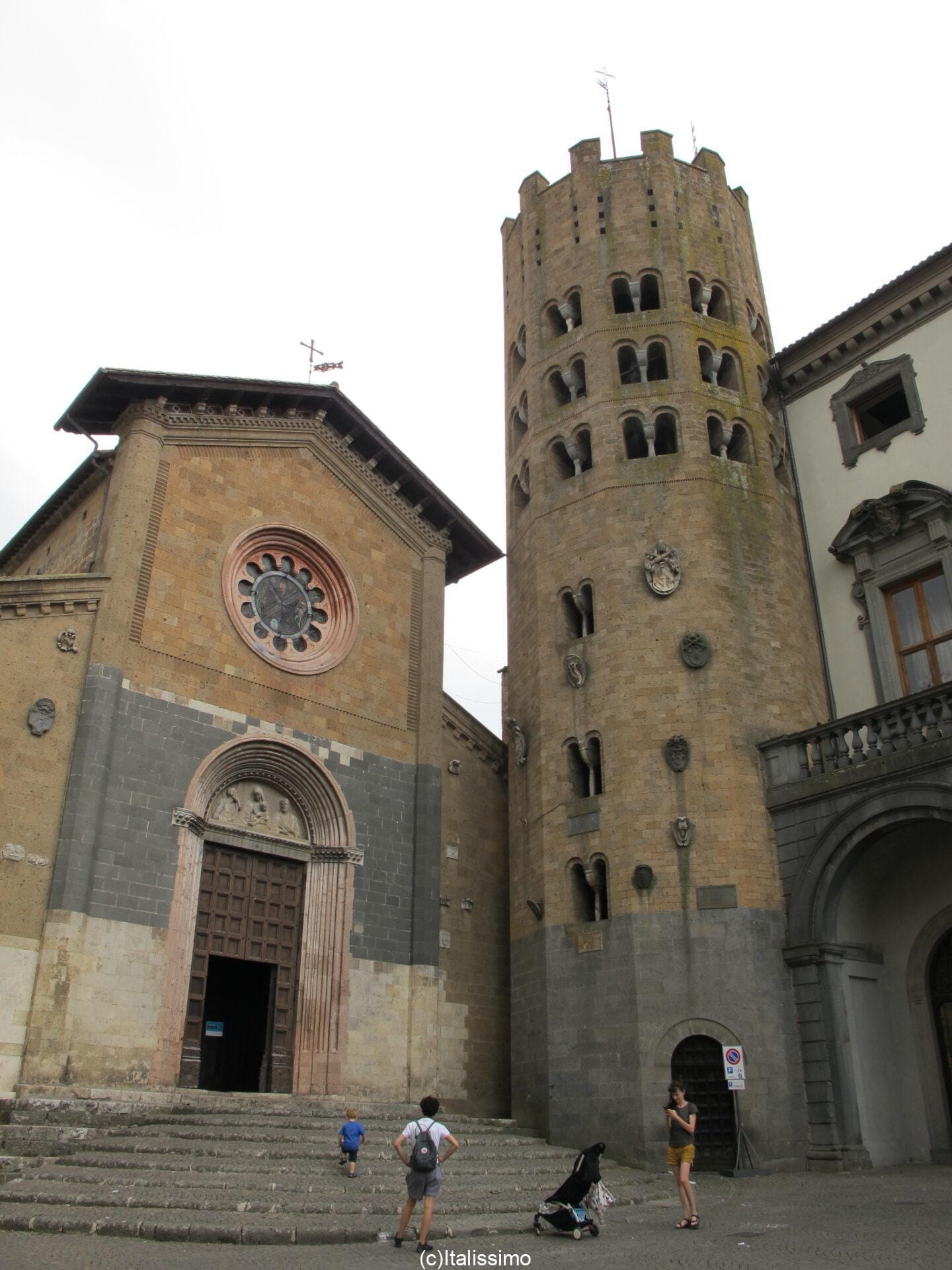 Orvieto - La Chiesa di Sant’Andrea avec sa tour Torre Dodecagonale