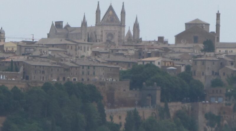 Orvieto - Vue de la ville avec la cathédrale