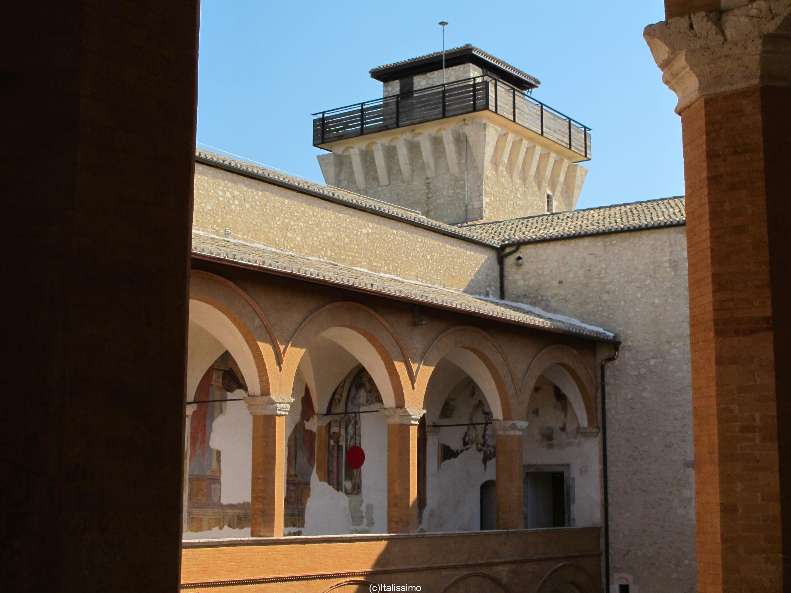 Rocca Albornoziana - Cloitre et tour
