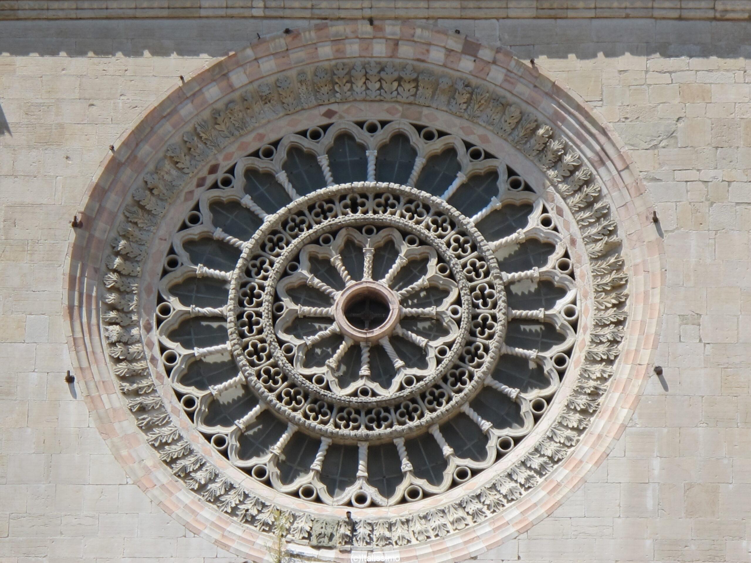 Todi - Rosace de la cathédrale de la Santissima Annunziata