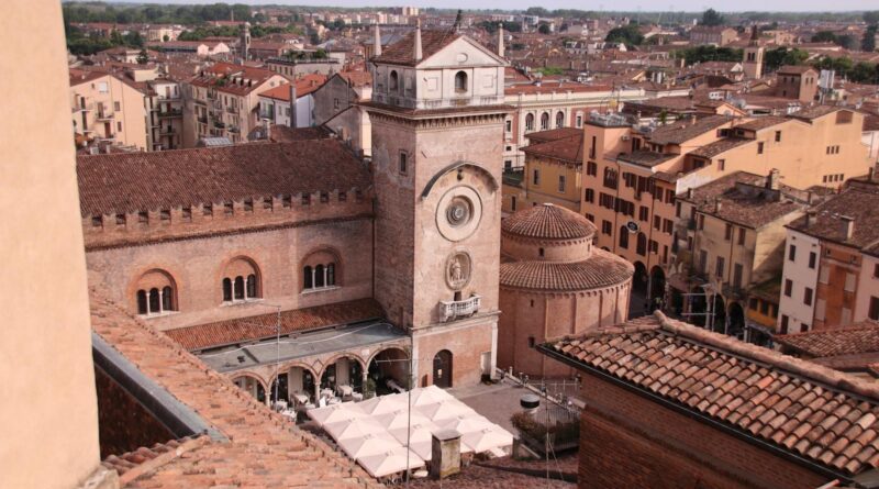 Mantoue - Rotonde de San Lorenzo, plazza delle Erbe.
