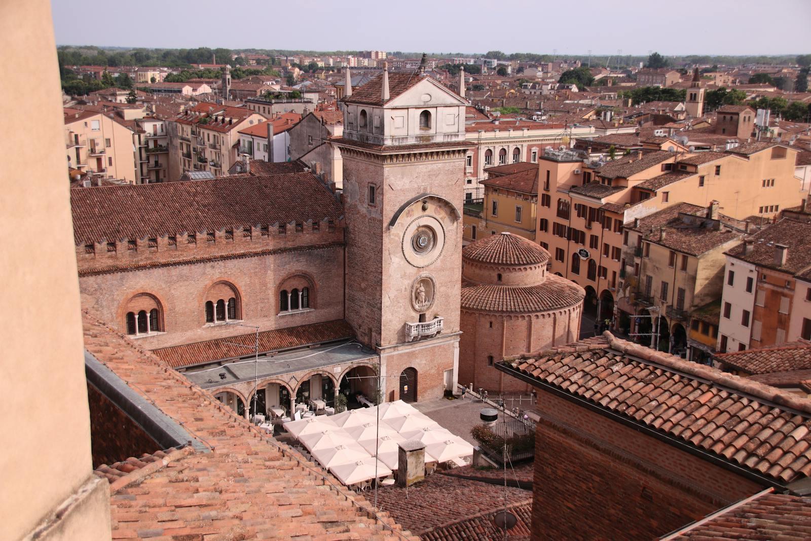 Mantoue - Rotonde de San Lorenzo, plazza delle Erbe.