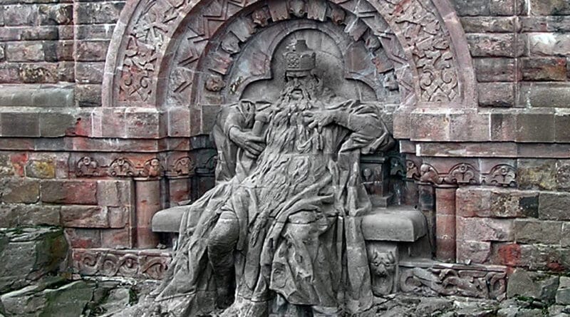 Statue de Frédéric Barberousse au monument de l'empereur Guillaume à Kyffhäuser