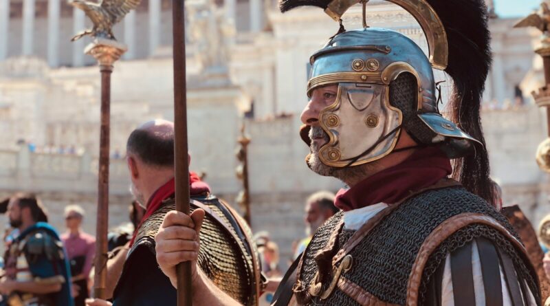 Rome - Personnes en costumes médiévaux pendant la journée de commémoration de la création de Rome