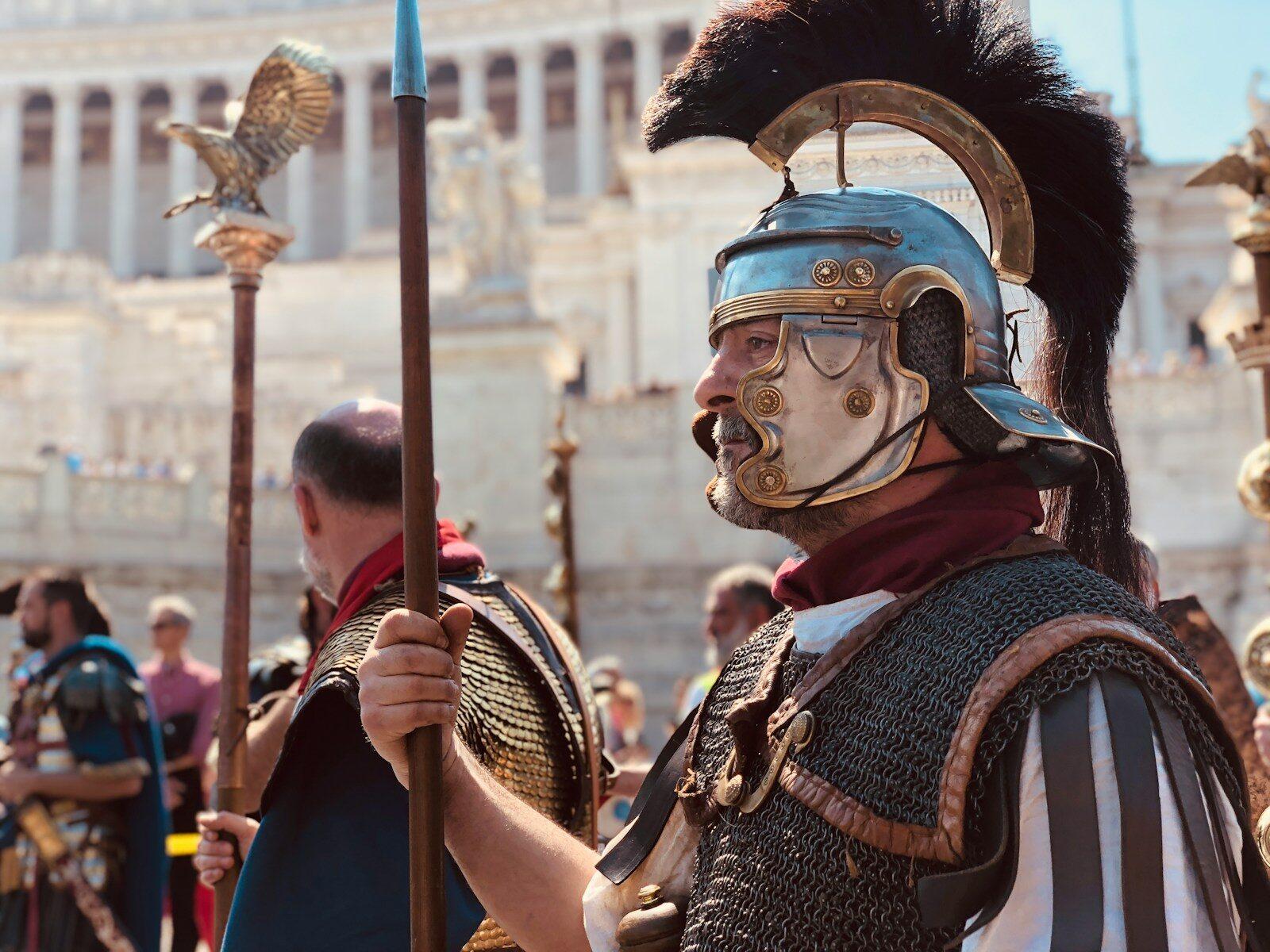 Rome - Personnes en costumes médiévaux pendant la journée de commémoration de la création de Rome
