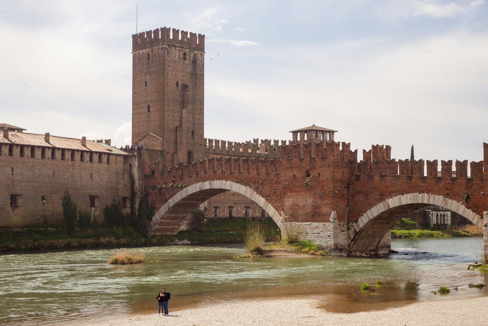 Vérone - Vue du pont Scaliger devant le Castelvecchio